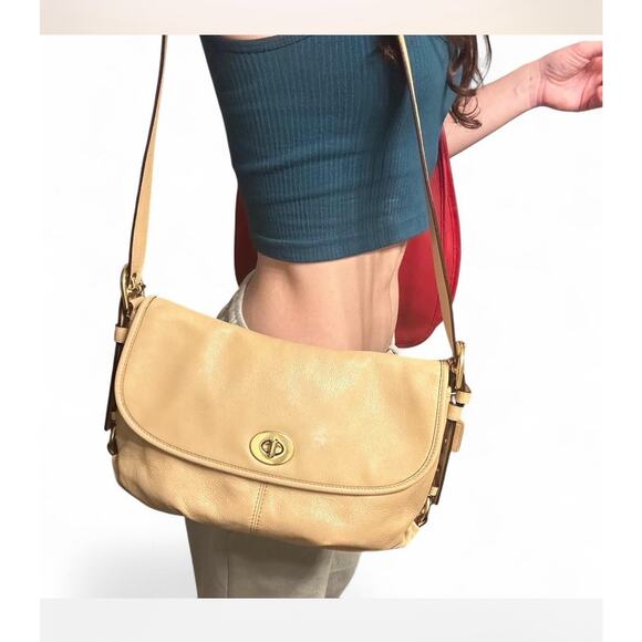 Coach Legacy Turnlock Crossbody (Leather, Cream) - Picture 4 of 7